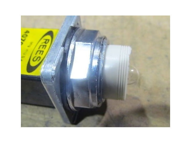 Rees 40700-085 40700085 Dual Voltage non press to test Pilot Light NIB