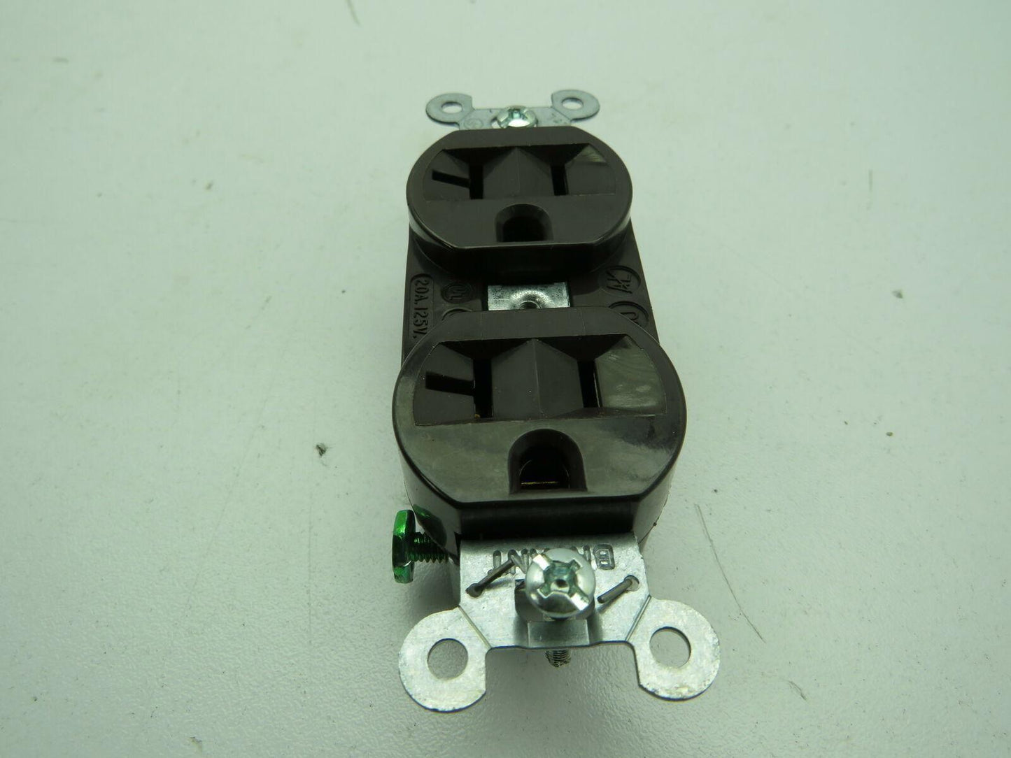 Bryant 20Amp 125Volt Duplex Receptacle LOT OF 6
