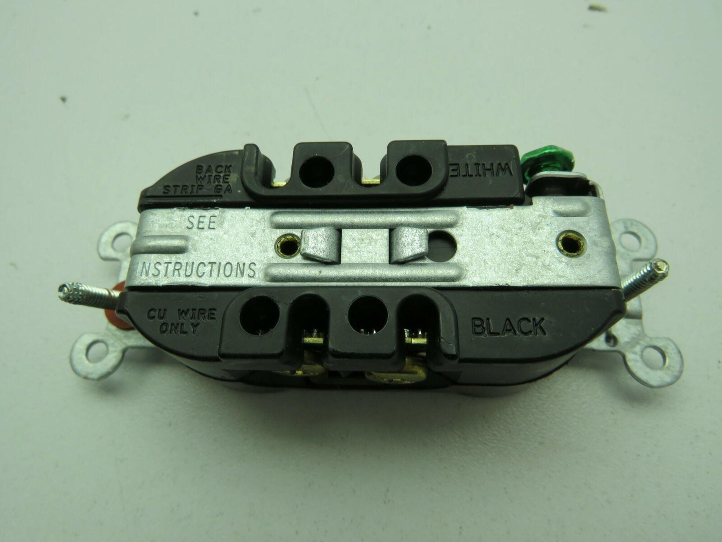 Bryant 20Amp 125Volt Duplex Receptacle LOT OF 6