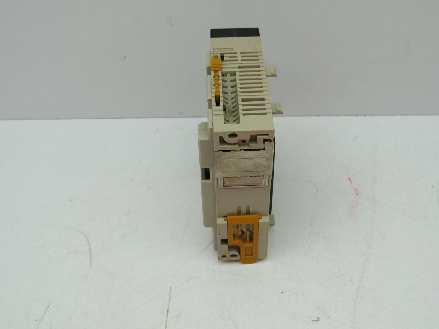 Omron CQM1-0C221 PLC Output Unit 250VAC 2A