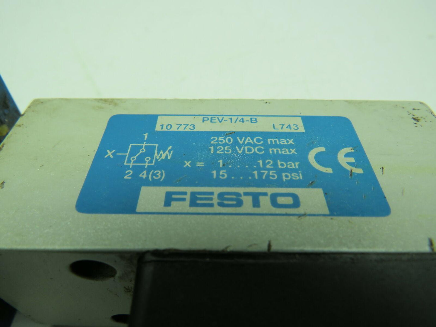 Festo FRC-1/2-SA Manifold Block W/Festo PEV-1/4-B Pressure Switch 250VAC