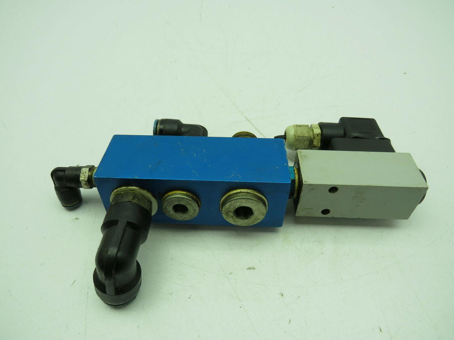 Festo FRC-1/2-SA Manifold Block W/Festo PEV-1/4-B Pressure Switch 250VAC