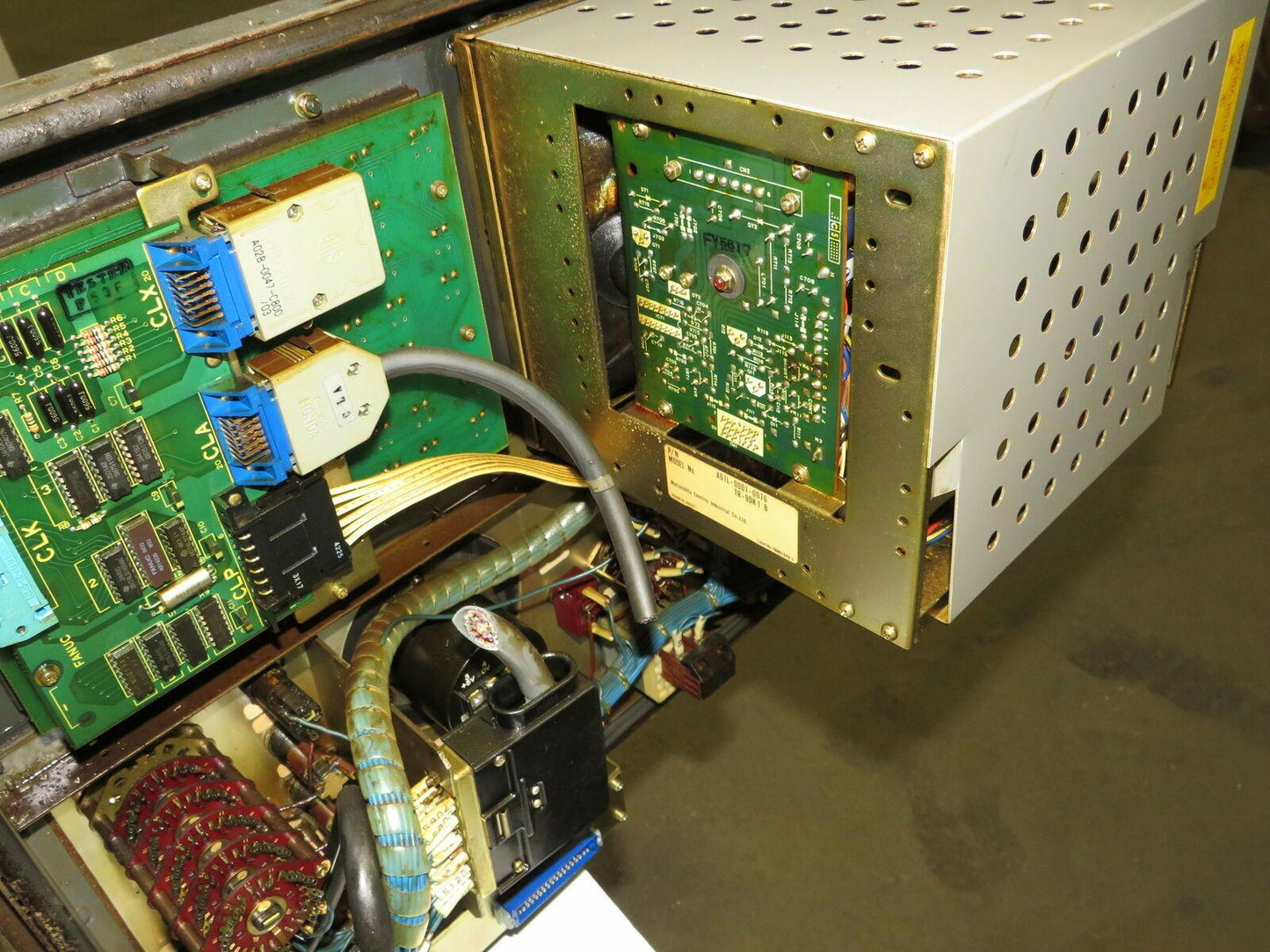 Fanuc System 6T Operator Interface Control Panel