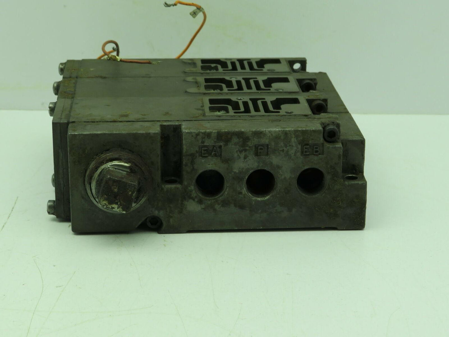 Numatics Mark 15 FlexiBlok 3 Manifold Block Base Assembly with End Plate 1/4 NPT