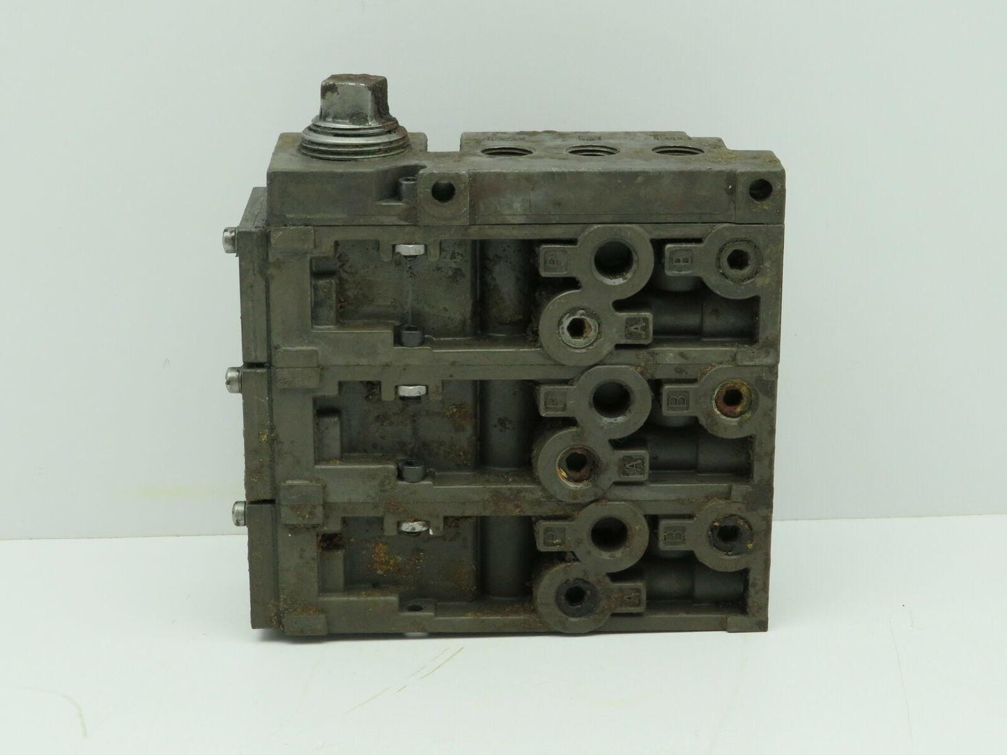 Numatics Mark 15 FlexiBlok 3 Manifold Block Base Assembly with End Plate 1/4 NPT