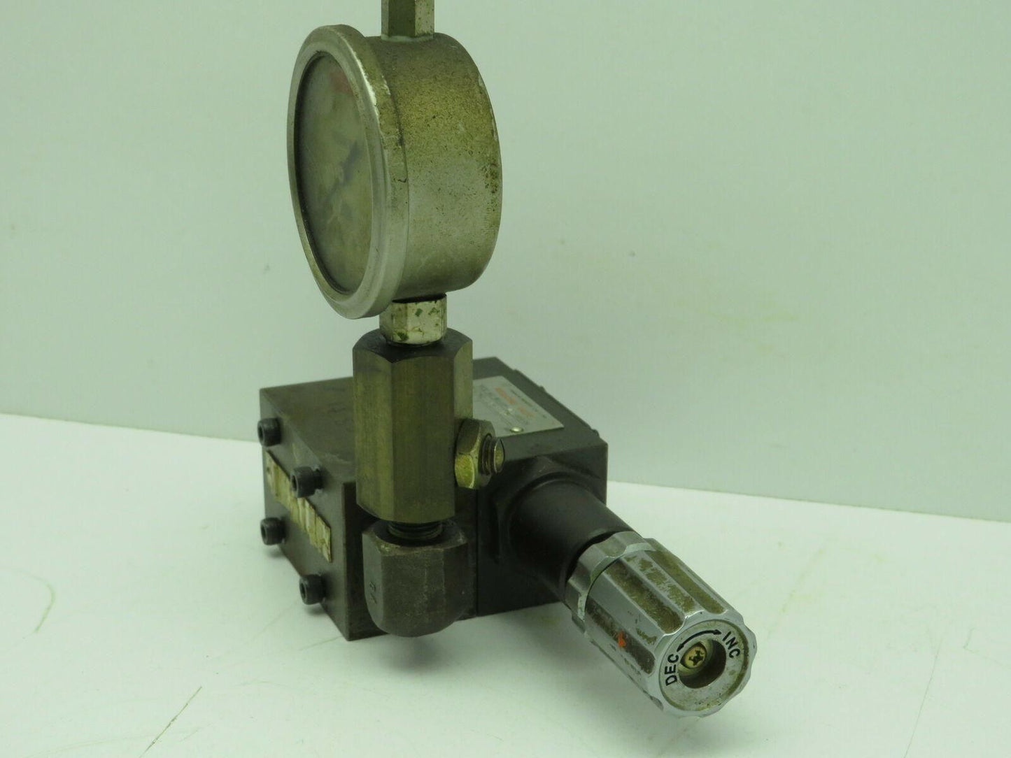 Daikin Kogyo MG-02P-03-30-T-08 Hydraulic Pressure Reducing Valve with Gauge