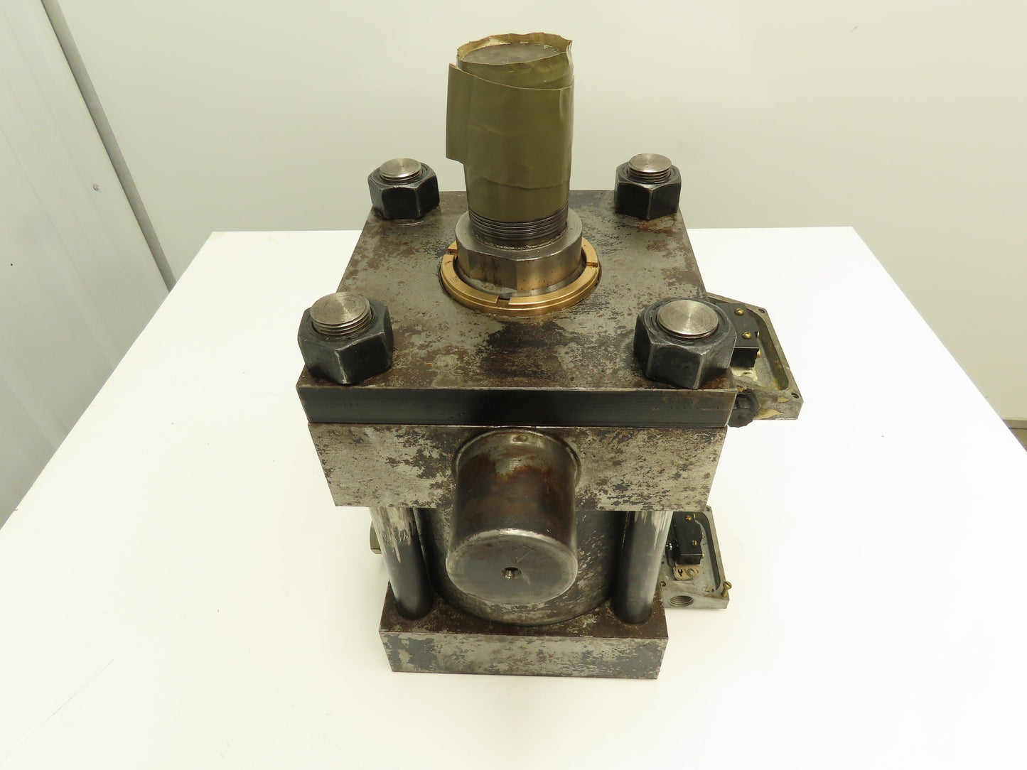 Parker CD2HTS14C 2H Hydraulic Cylinder 7" Bore 3" Stroke 3000 PSI Trunnion Mt