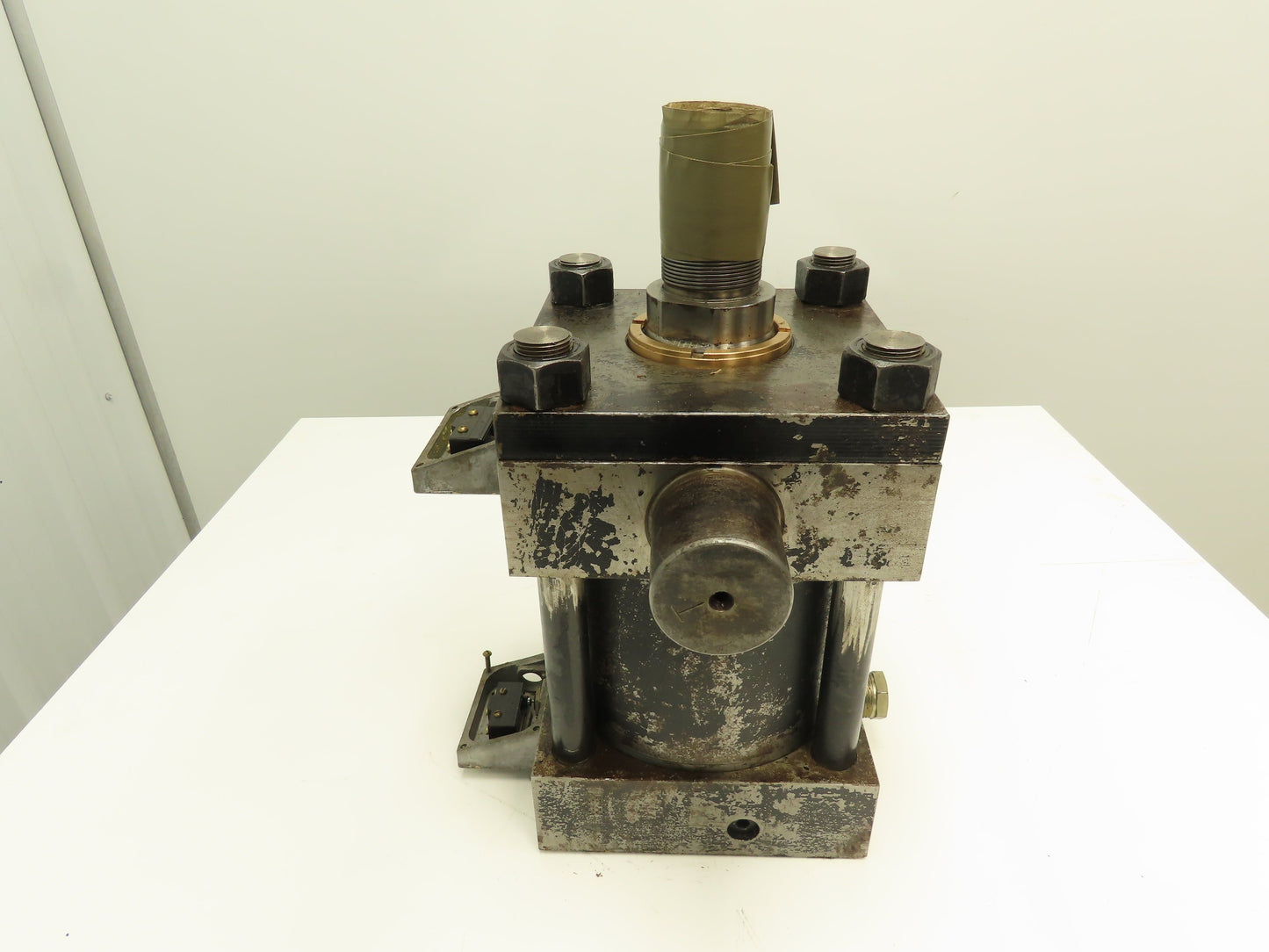 Parker CD2HTS14C 2H Hydraulic Cylinder 7" Bore 3" Stroke 3000 PSI Trunnion Mt