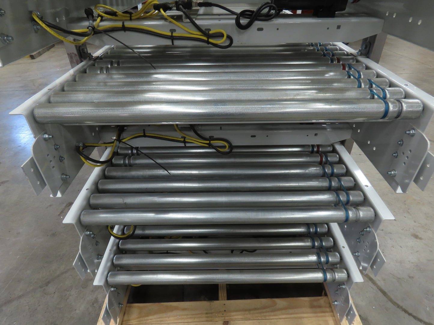 Roach 36"x 40' Modular Powered Roller Conveyor 130VDC O-Ring Belt Drive