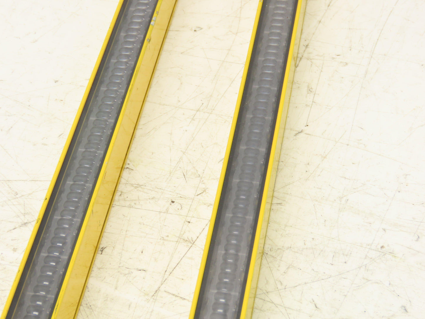 AB Guardshield Light Curtain 960mm Transmitter Receiver Set 445L-T4S0960YD