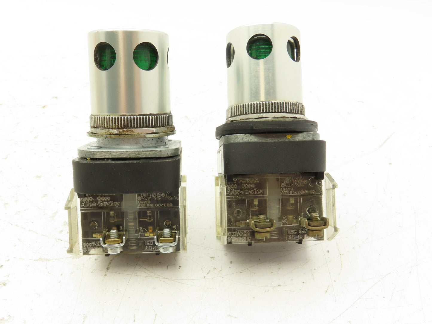 Allen Bradley 800T-QA24GD1 Green Illuminated Push Button 30mm Lot of 2