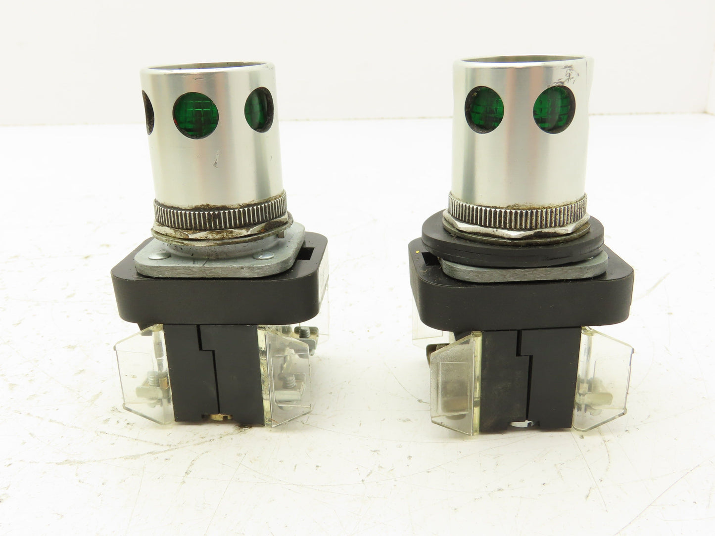 Allen Bradley 800T-QA24GD1 Green Illuminated Push Button 30mm Lot of 2