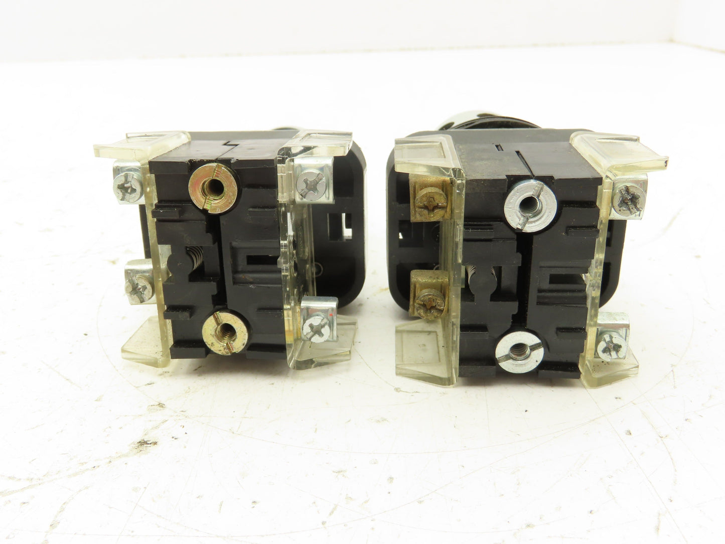 Allen Bradley 800T-QA24GD1 Green Illuminated Push Button 30mm Lot of 2