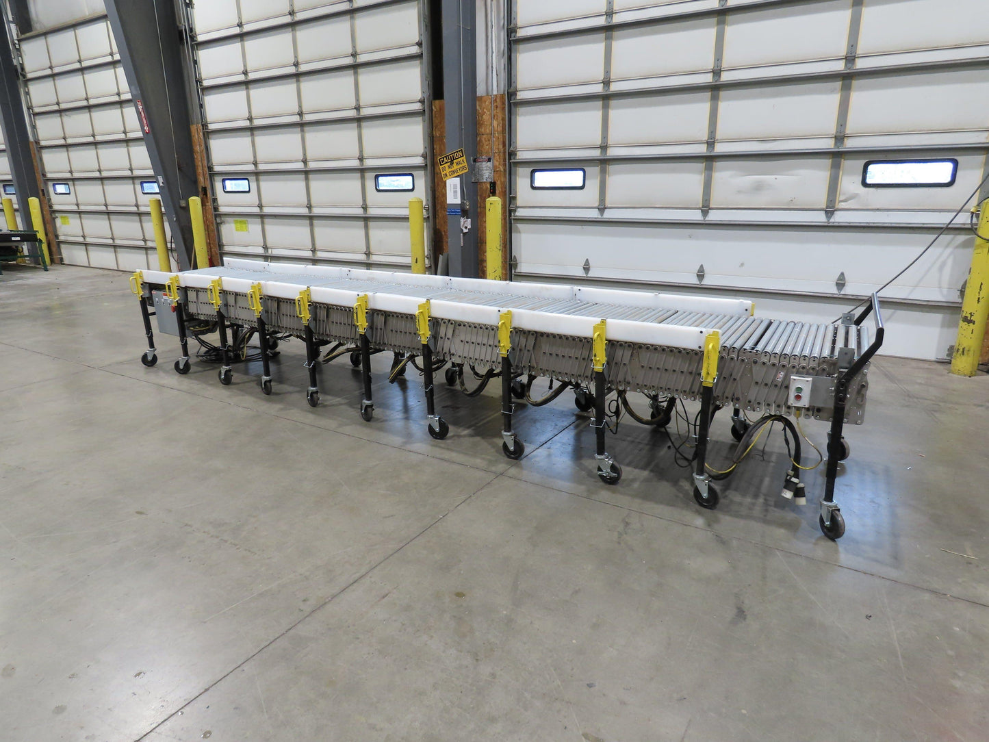 ConveyX 30"x 17'-30' Expandable Powered Roller Flex Conveyor Portable 115V