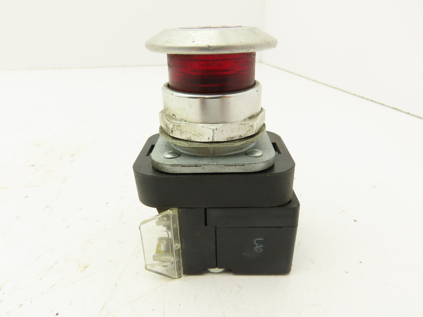 Allen Bradley 800T-FXQH2R Red Illuminated Push/Pull Button 30mm