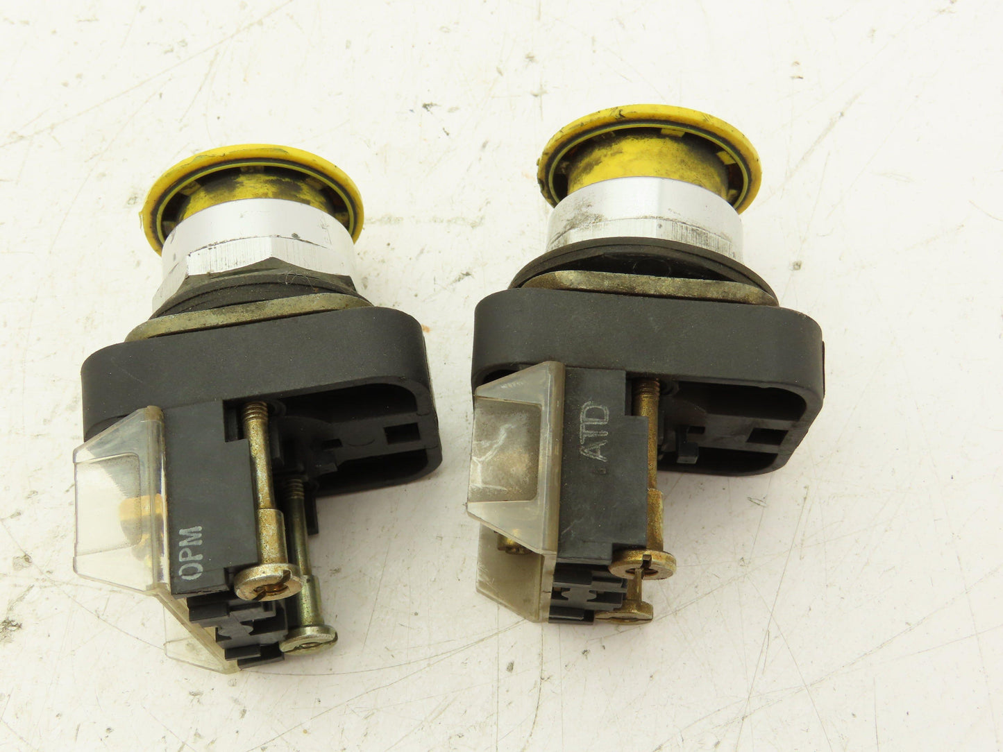 Allen Bradley 800T-FXD4 Yellow Push/Pull Button 30mm Lot of 2