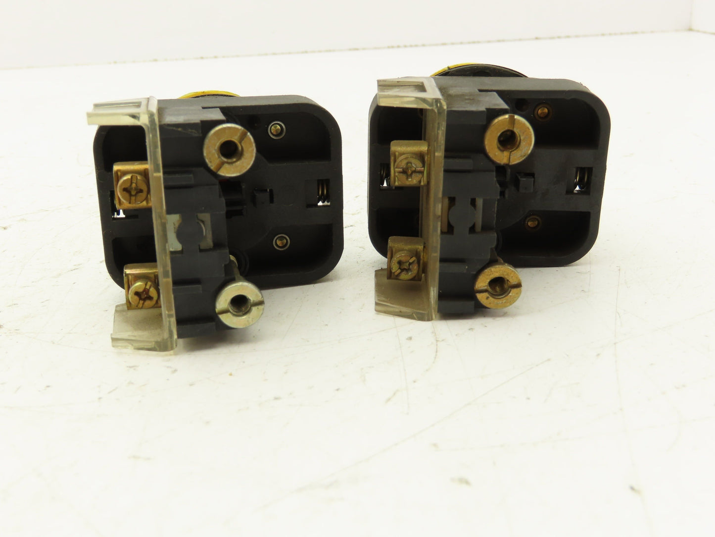 Allen Bradley 800T-FXD4 Yellow Push/Pull Button 30mm Lot of 2