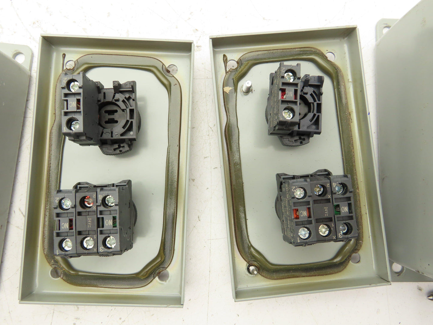 SCE-2PBI Pushbutton Control Station Enclosure Start/Stop 2-Button Box Lot of 2