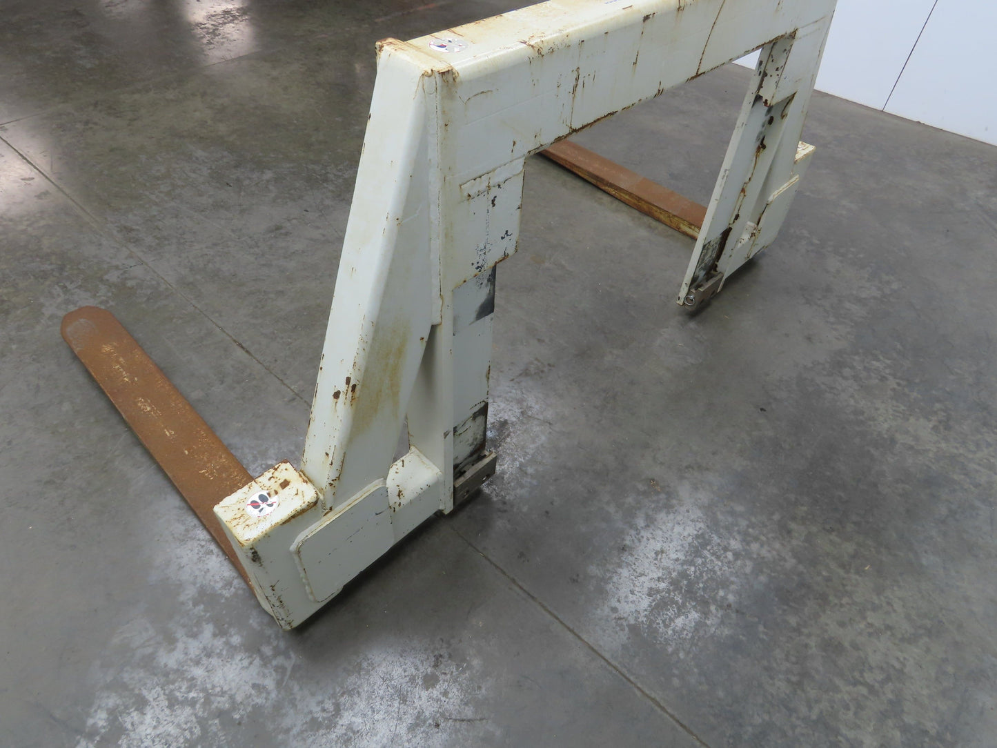 Cascade Fixed Fork Spreader Class 4 Type 84" OD 6x47" Forks 48" Carriage