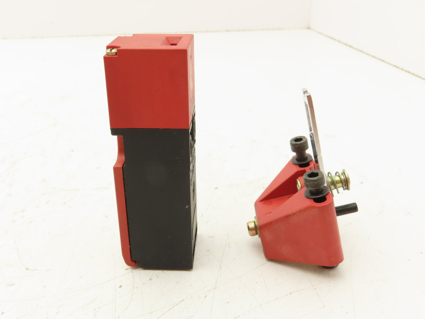 Telemecanique XCS-PA591 Interlock Safety Switch w/Key 240V