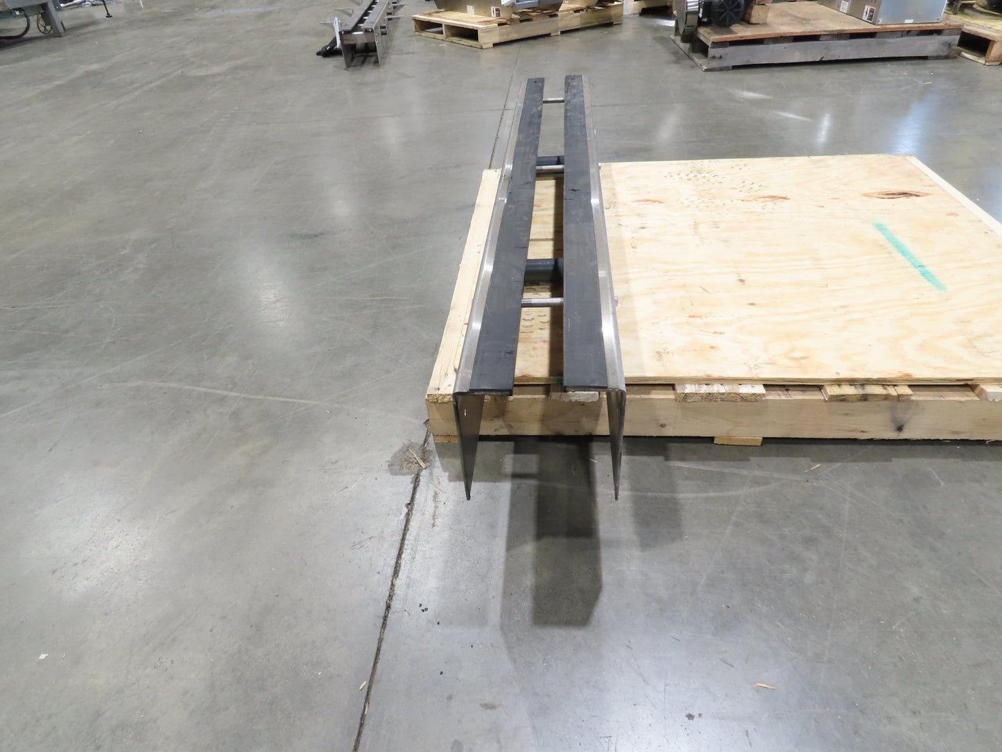 Arrowhead 7.5" Tabletop Belt Stainless Bottle Conveyor 5' Idler Section-No Drive