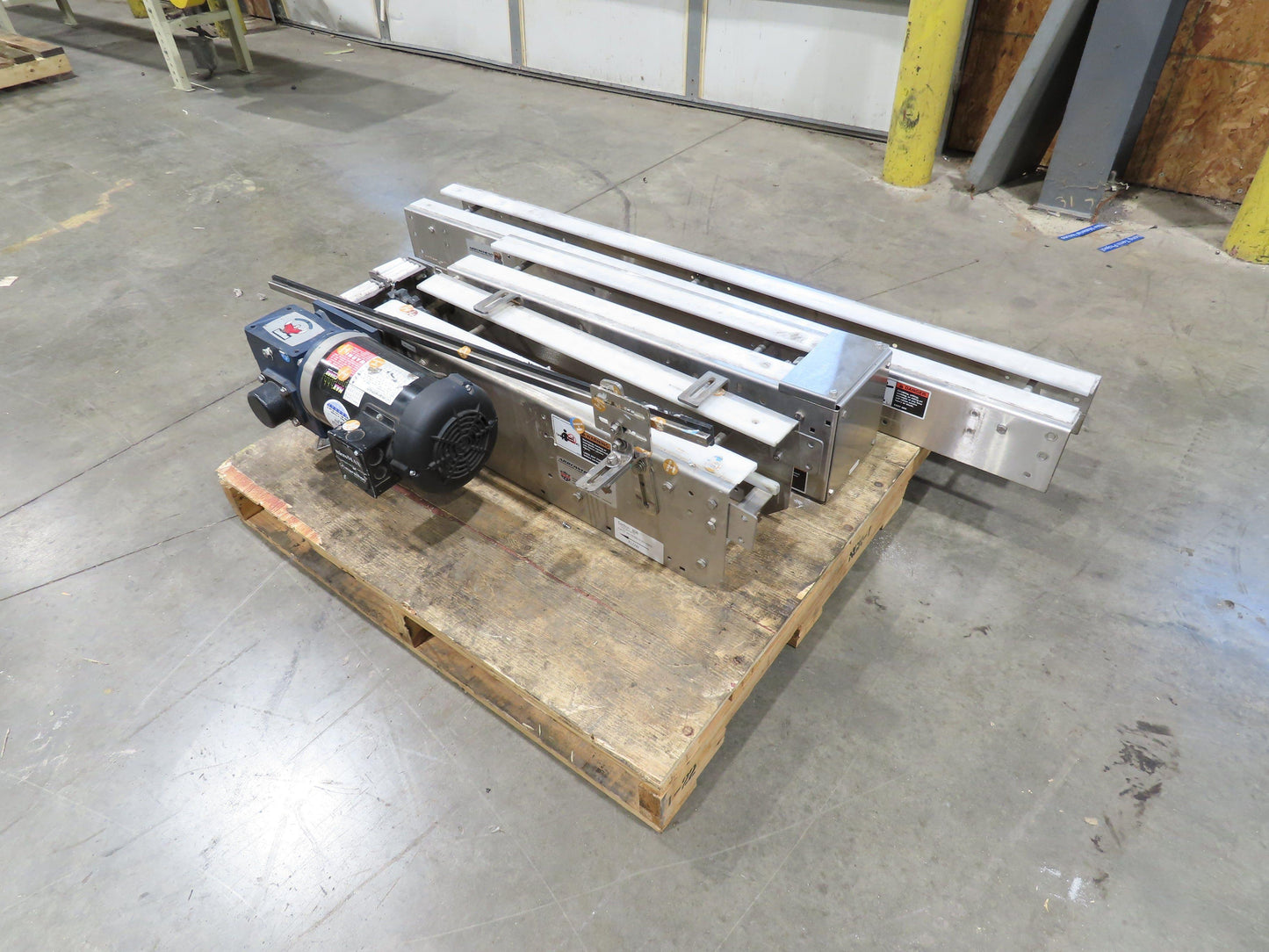 Arrowhead 7.5" Tabletop Belt Stainless Bottle Conveyor 11' 6"L 460V Drive