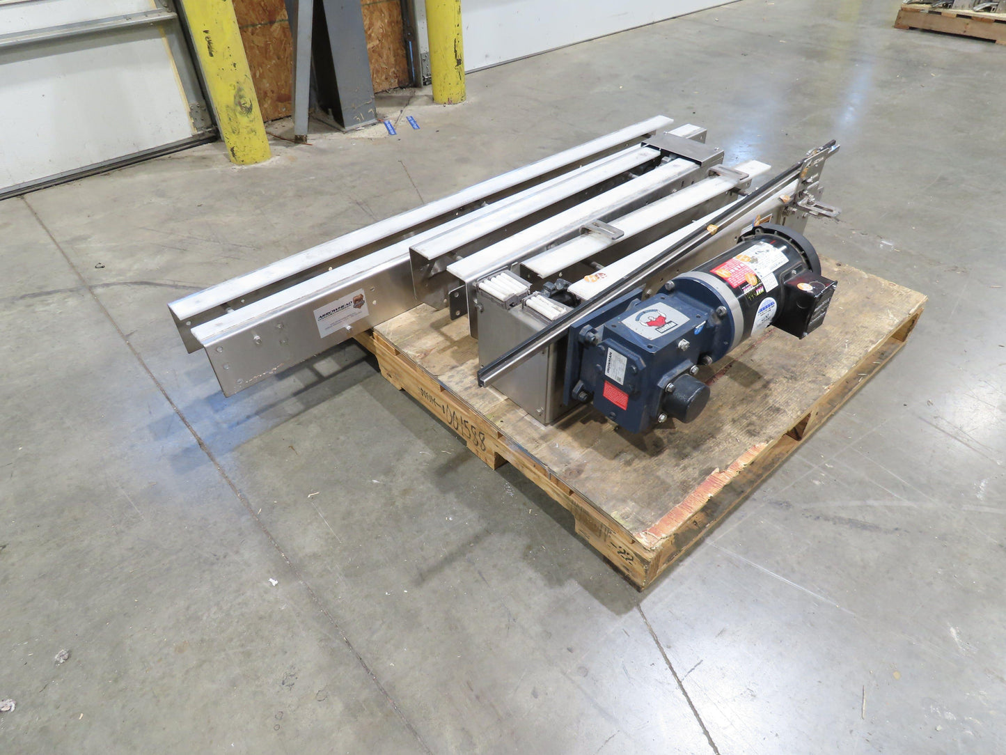 Arrowhead 7.5" Tabletop Belt Stainless Bottle Conveyor 11' 6"L 460V Drive