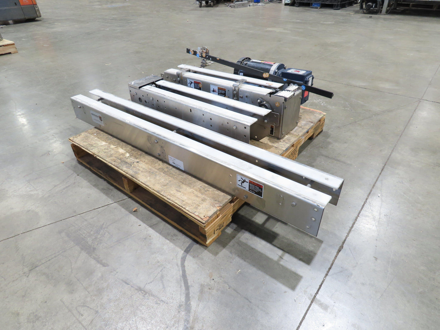 Arrowhead 7.5" Tabletop Belt Stainless Bottle Conveyor 11' 6"L 460V Drive