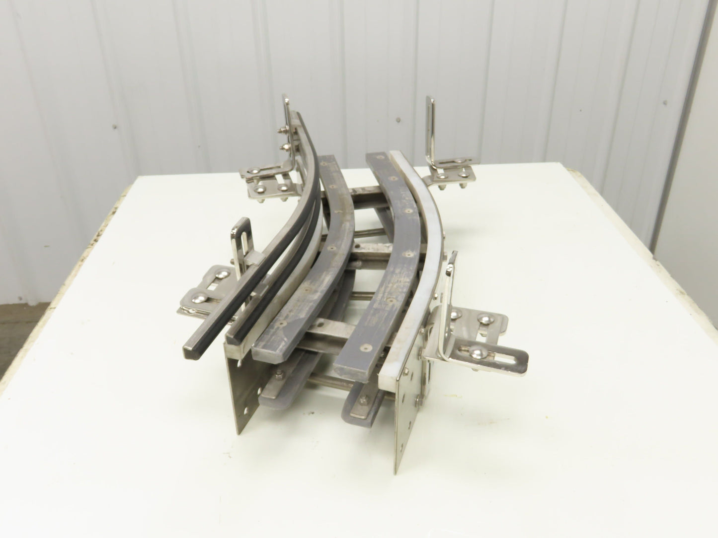 Arrowhead 7.5" Tabletop Belt Stainless Bottle Conveyor 45° Curve Section 24"L