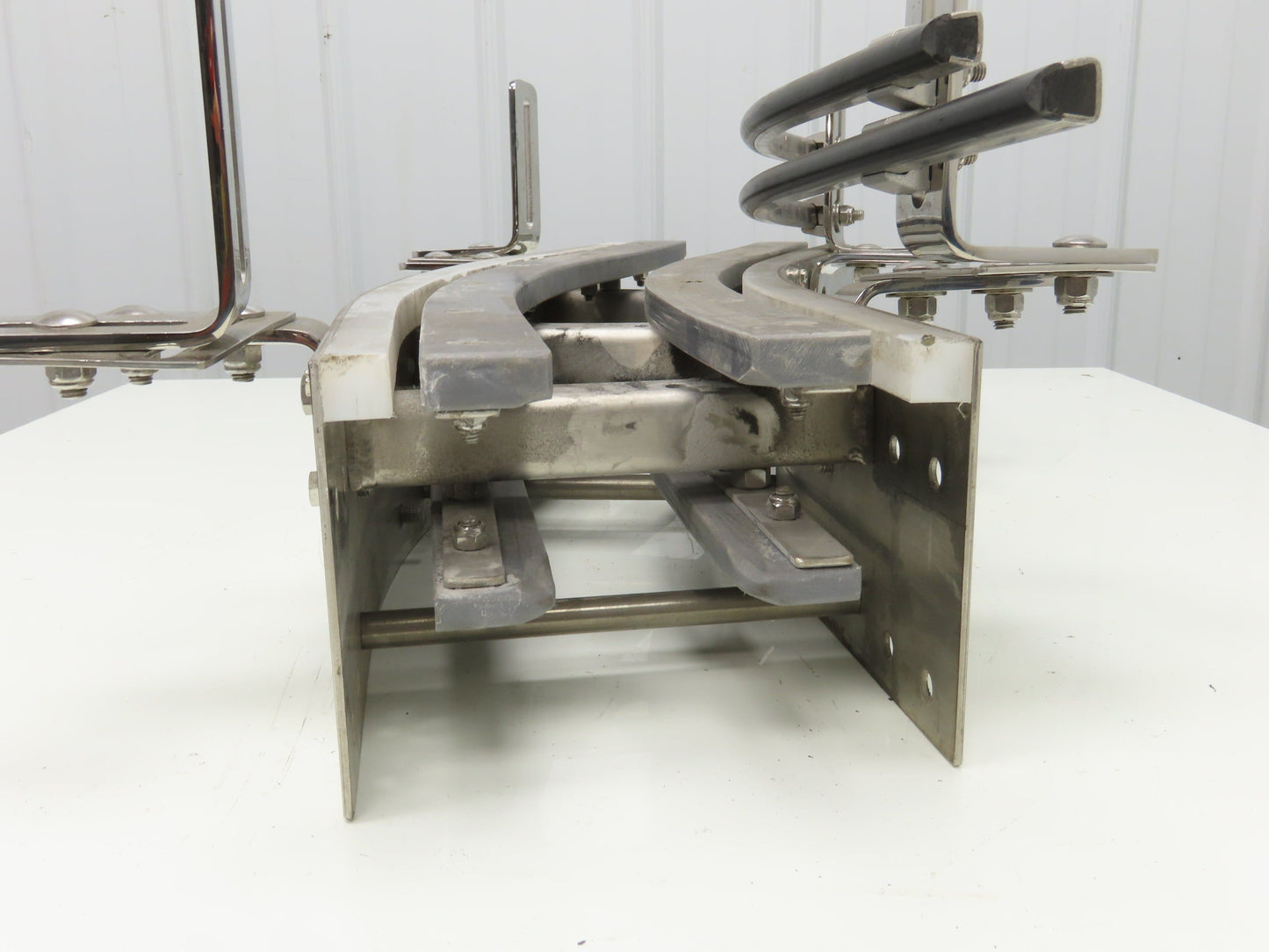 Arrowhead 7.5" Tabletop Belt Stainless Bottle Conveyor 45° Curve Section 24"L