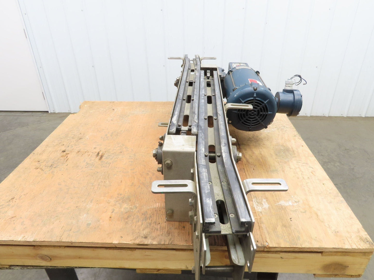 Arrowhead 3.25" Tabletop Stainless Bottle Conveyor 2-Belt Transfer 54" Drive 3PH