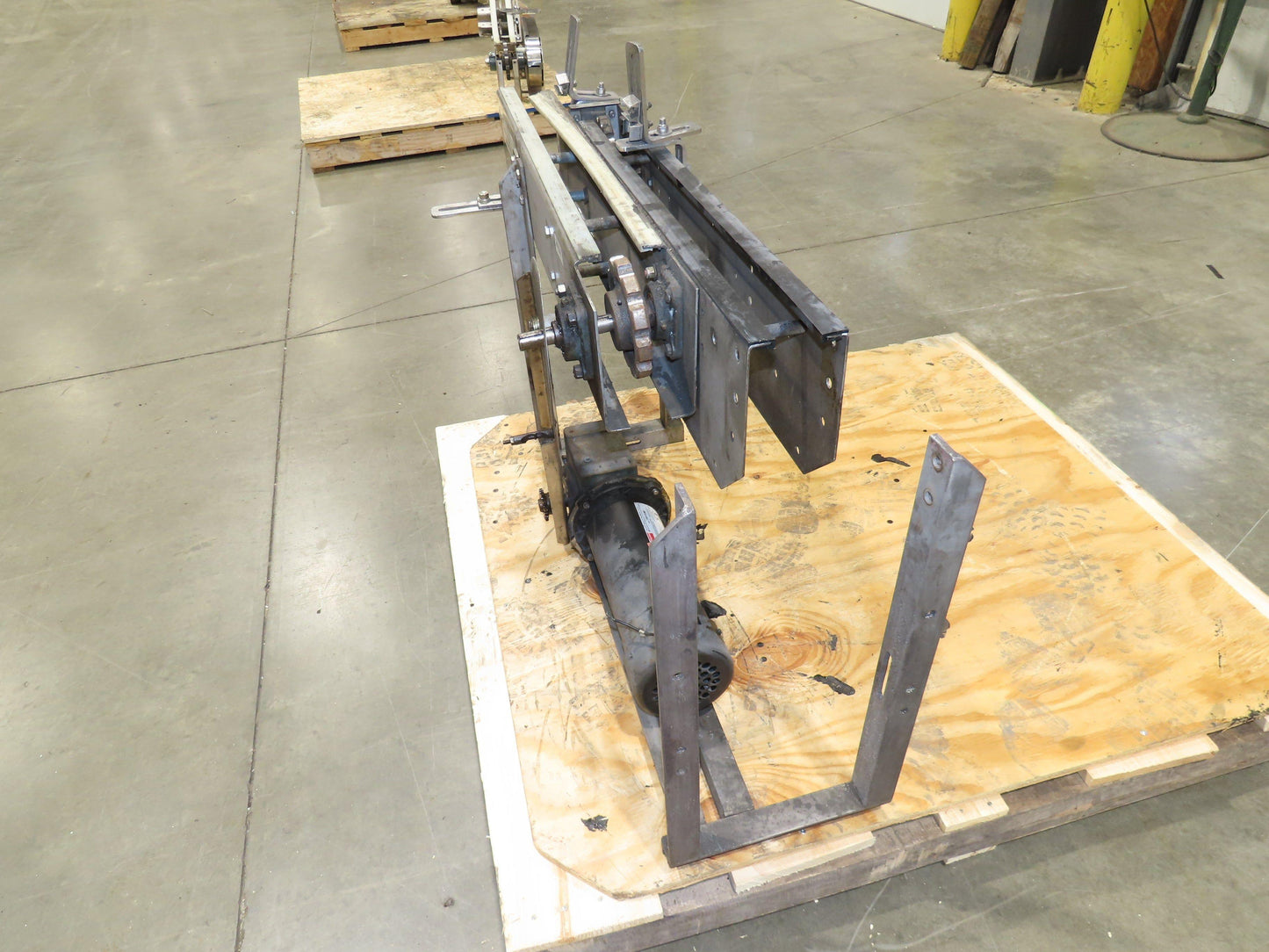 Arrowhead 3.25" Tabletop Stainless Bottle Conveyor 2-Belt 36" Transfer DC Drive