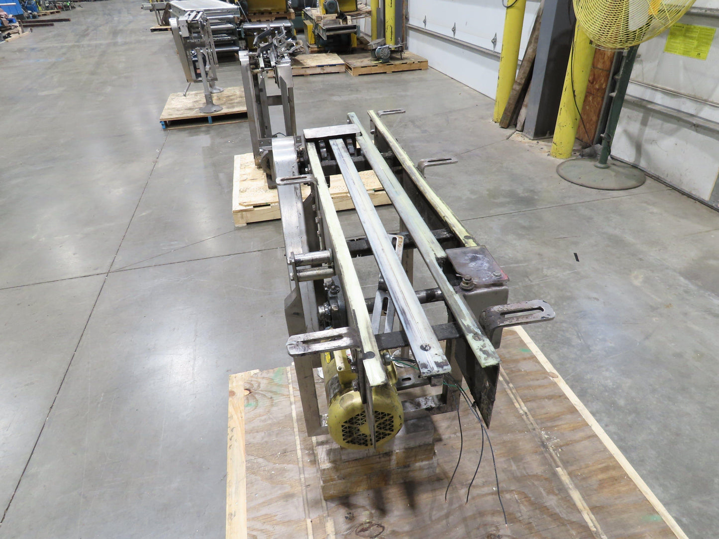 Arrowhead 3.25" Tabletop Stainless Bottle Conveyor 3-Belt Transfer 48" Drive 3PH