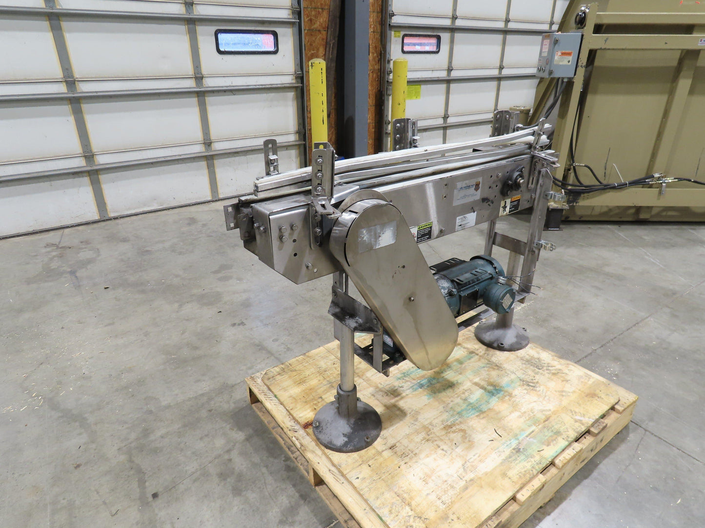 Arrowhead 3.25" Tabletop Stainless Bottle Conveyor 2-Belt Transfer 48" Drive