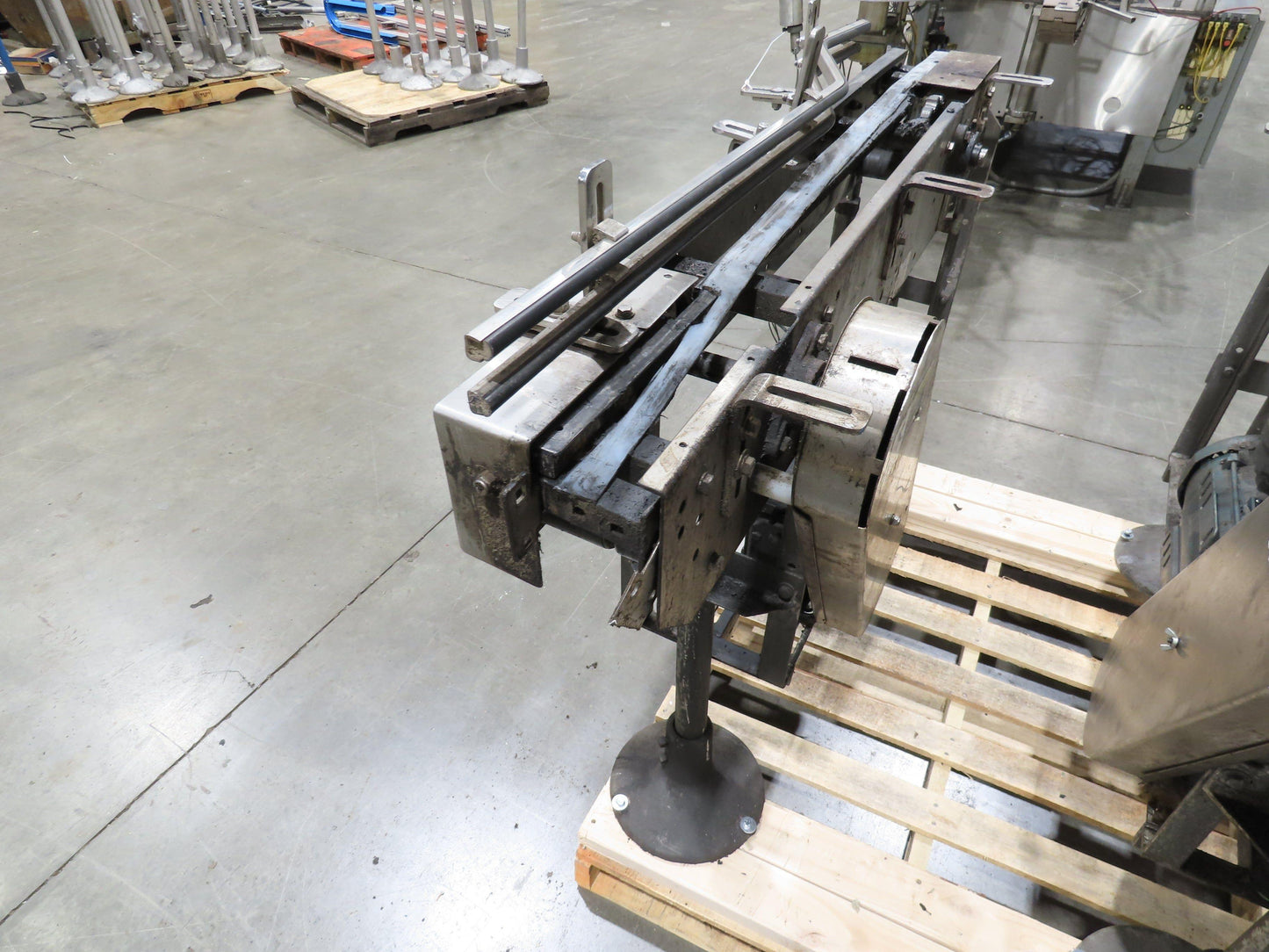 Arrowhead 3.25" Tabletop Stainless Bottle Conveyor 2-Belt Transfer 48" Drive