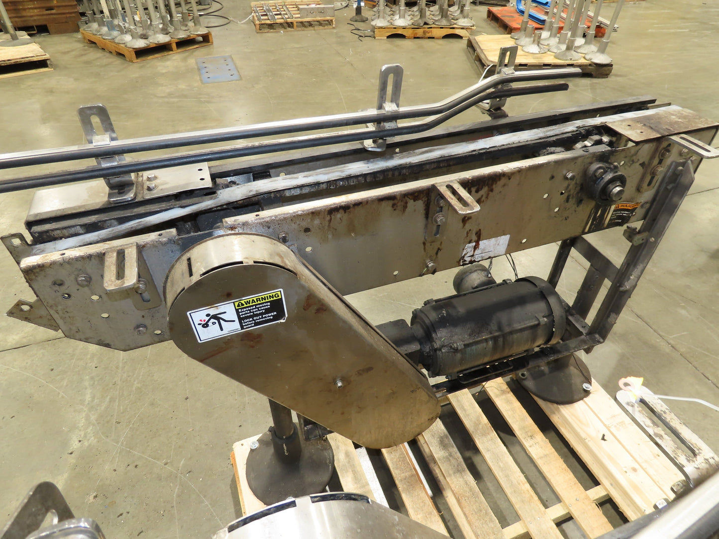 Arrowhead 3.25" Tabletop Stainless Bottle Conveyor 2-Belt Transfer 48" Drive