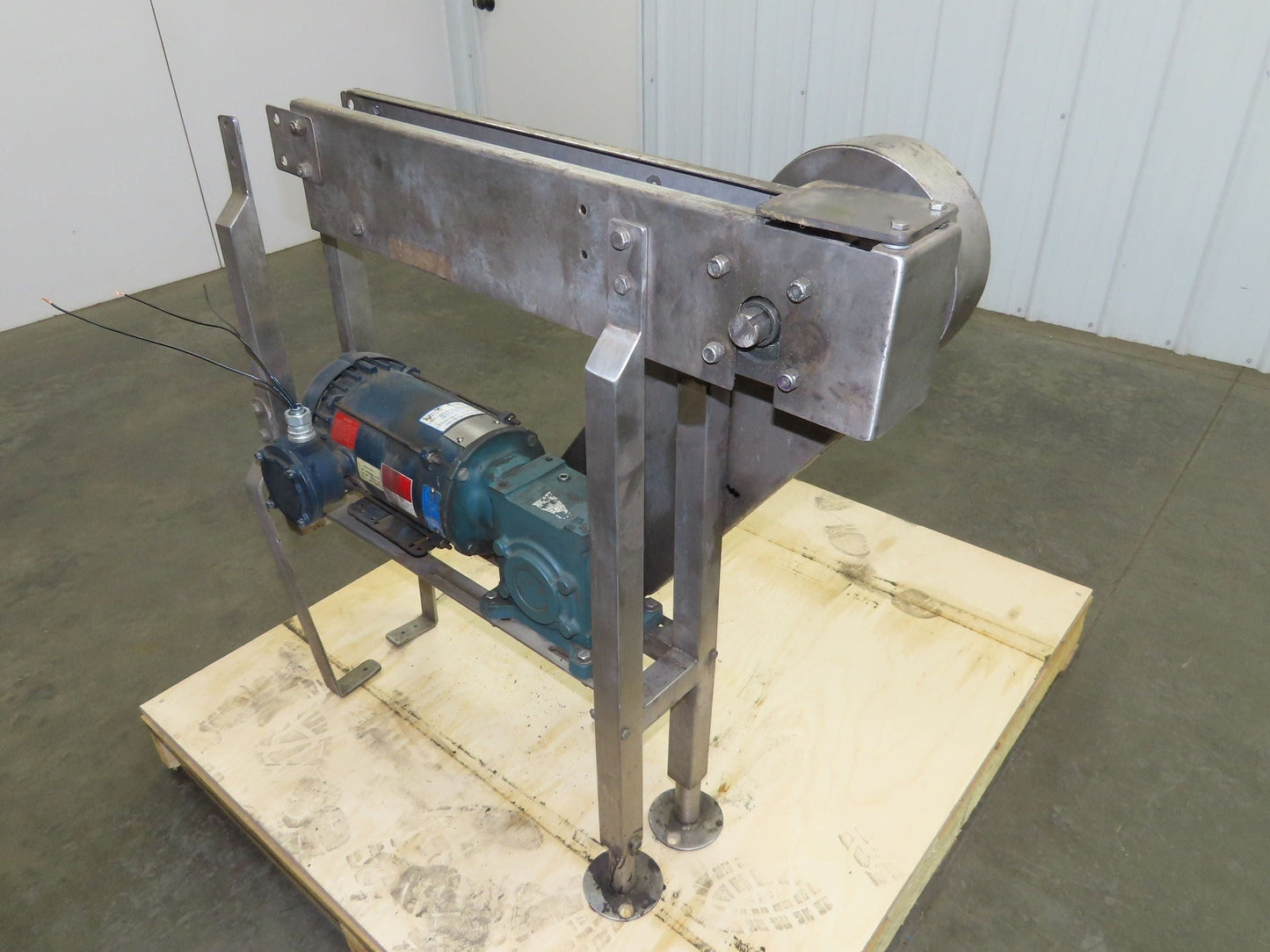 Arrowhead 3.25" Tabletop Belt Stainless Bottle Conveyor 28" Drive 460V