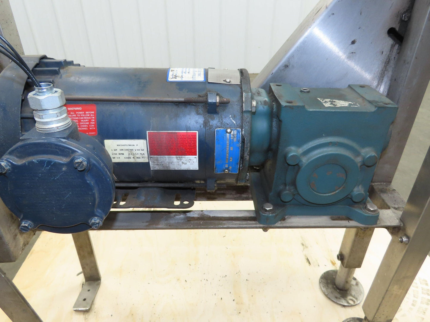 Arrowhead 3.25" Tabletop Belt Stainless Bottle Conveyor 28" Drive 460V