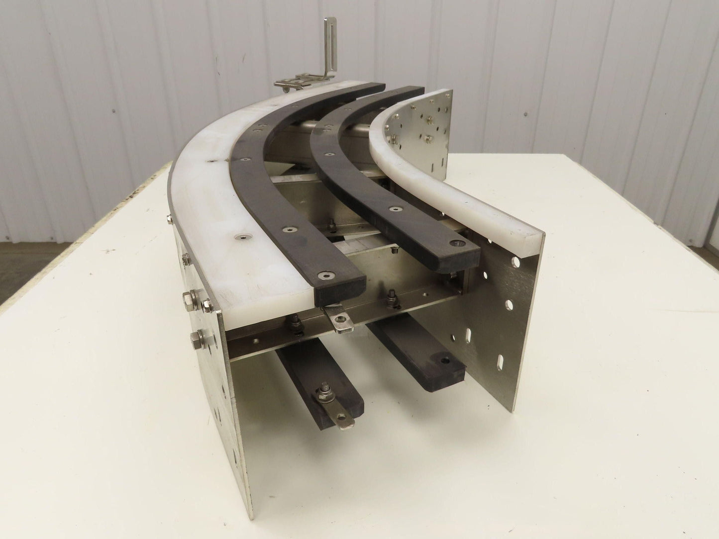 Arrowhead 10" Tabletop Belt Steel Bottle Conveyor 60° Curve 40"L x 7-5/8"H