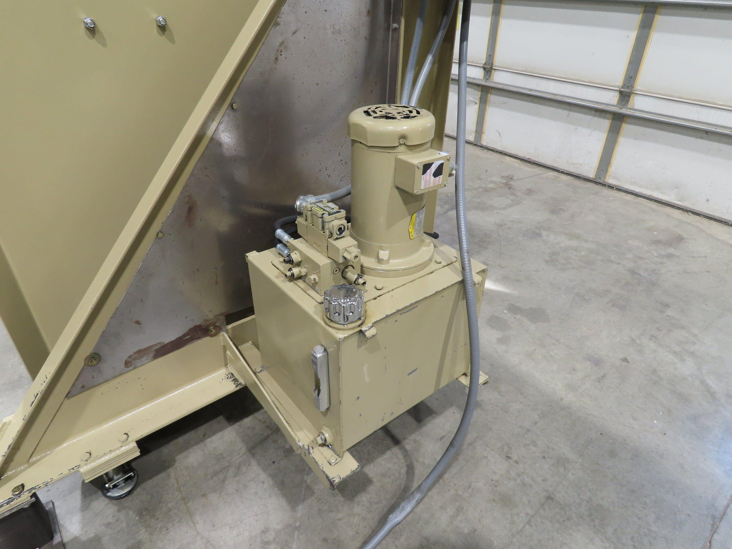 MTC LE-SL Hydraulic Tote Dumper 2-Bin 1/2 Yd Hopper Box Tipper 2000Lb 3Hp 460V
