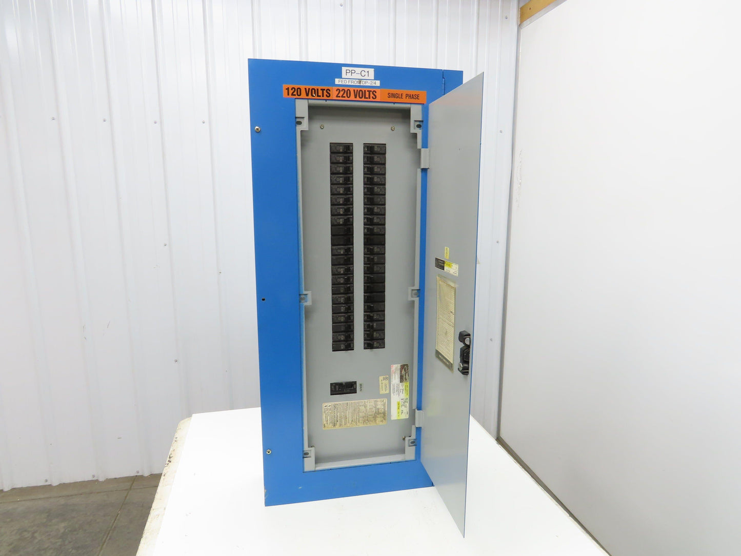 GE AQF1422CBX Panelboard 42 Space 120/240V 1Ph 225A 3 Wire 225A Main Breaker
