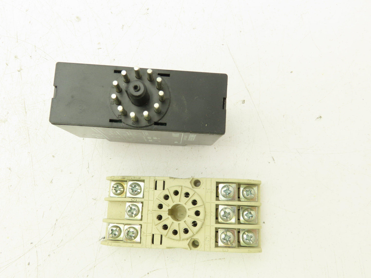 Brodersen UNIC XMW Time Delay Relay 240VAC 5A Base