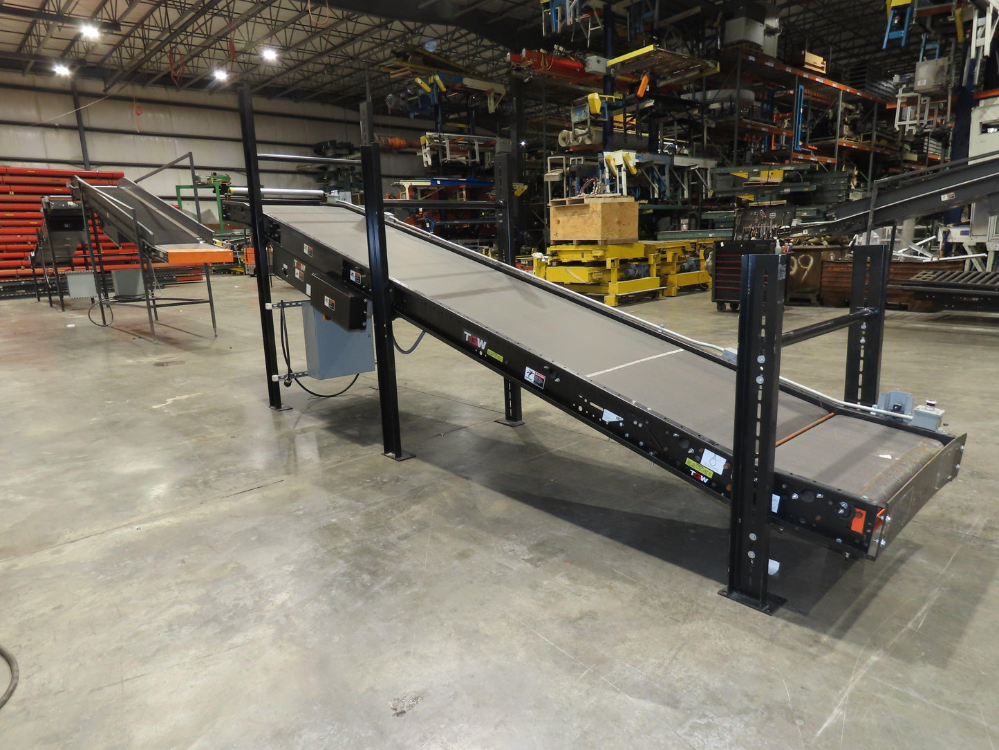TGW CRUZ Incline Slider Bed 34" Belt Conveyor Variable Speed Drive 460V 17' 8"L