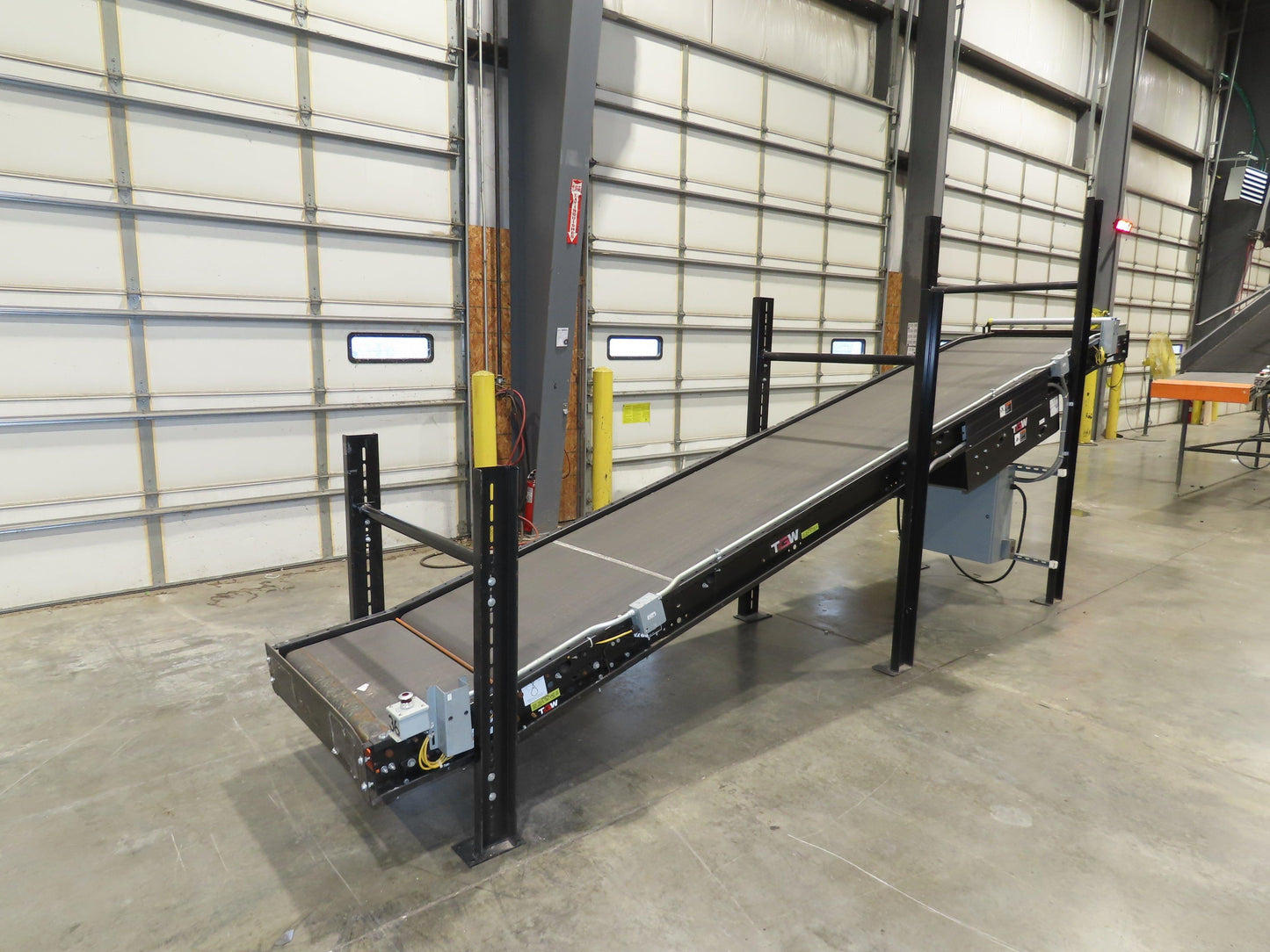 TGW CRUZ Incline Slider Bed 34" Belt Conveyor Variable Speed Drive 460V 17' 8"L