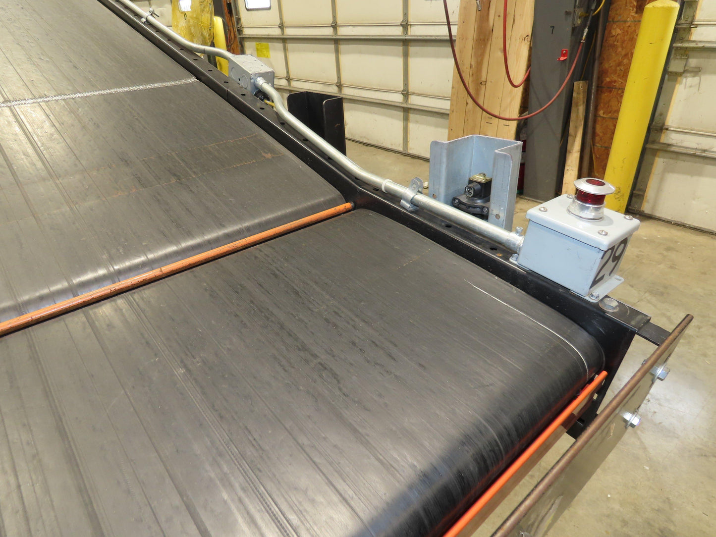 TGW CRUZ Incline Slider Bed 28" Belt Conveyor Variable Speed Drive 460V 17' 8"L