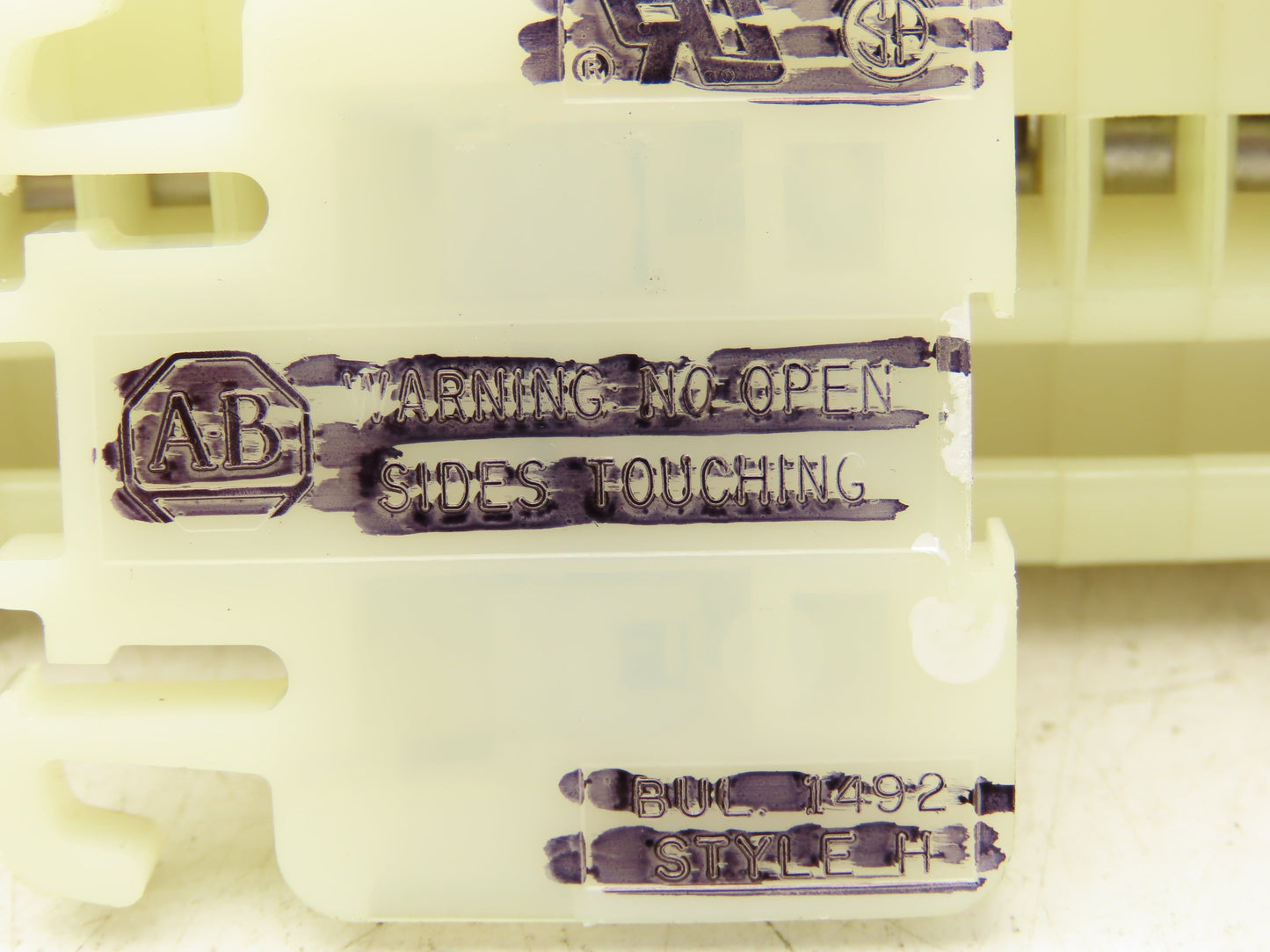 Allen Bradley 1492 Style H 22mm DIN Rail White Terminal Block 18" Lot of 205