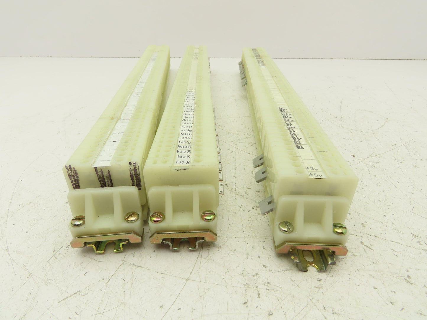 Allen Bradley 1492 Style H 22mm DIN Rail White Terminal Block 18" Lot of 205
