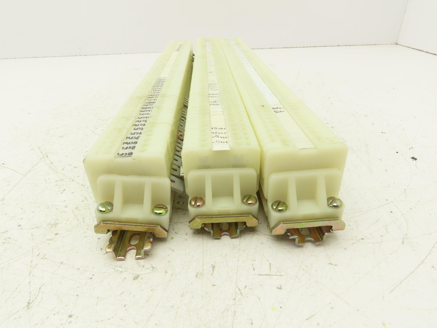 Allen Bradley 1492 Style H 22mm DIN Rail White Terminal Block 18" Lot of 205