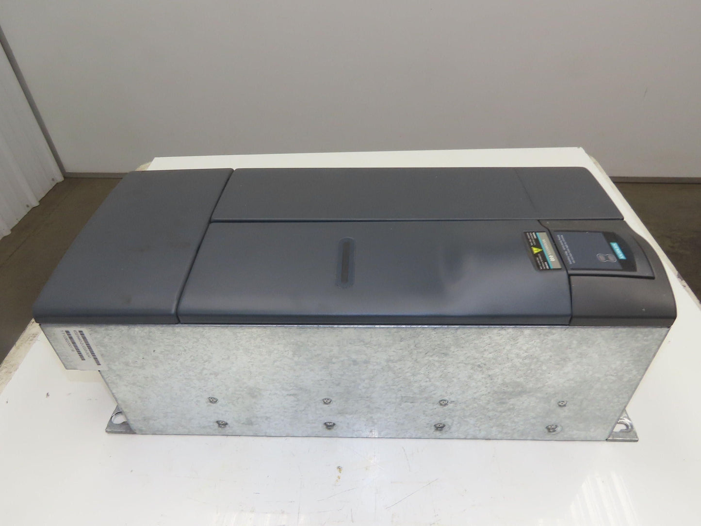 Siemens 6SE6440-2UD33-0EA1 MicroMaster 440 VFD AC Drive 460V 40Hp 30kw