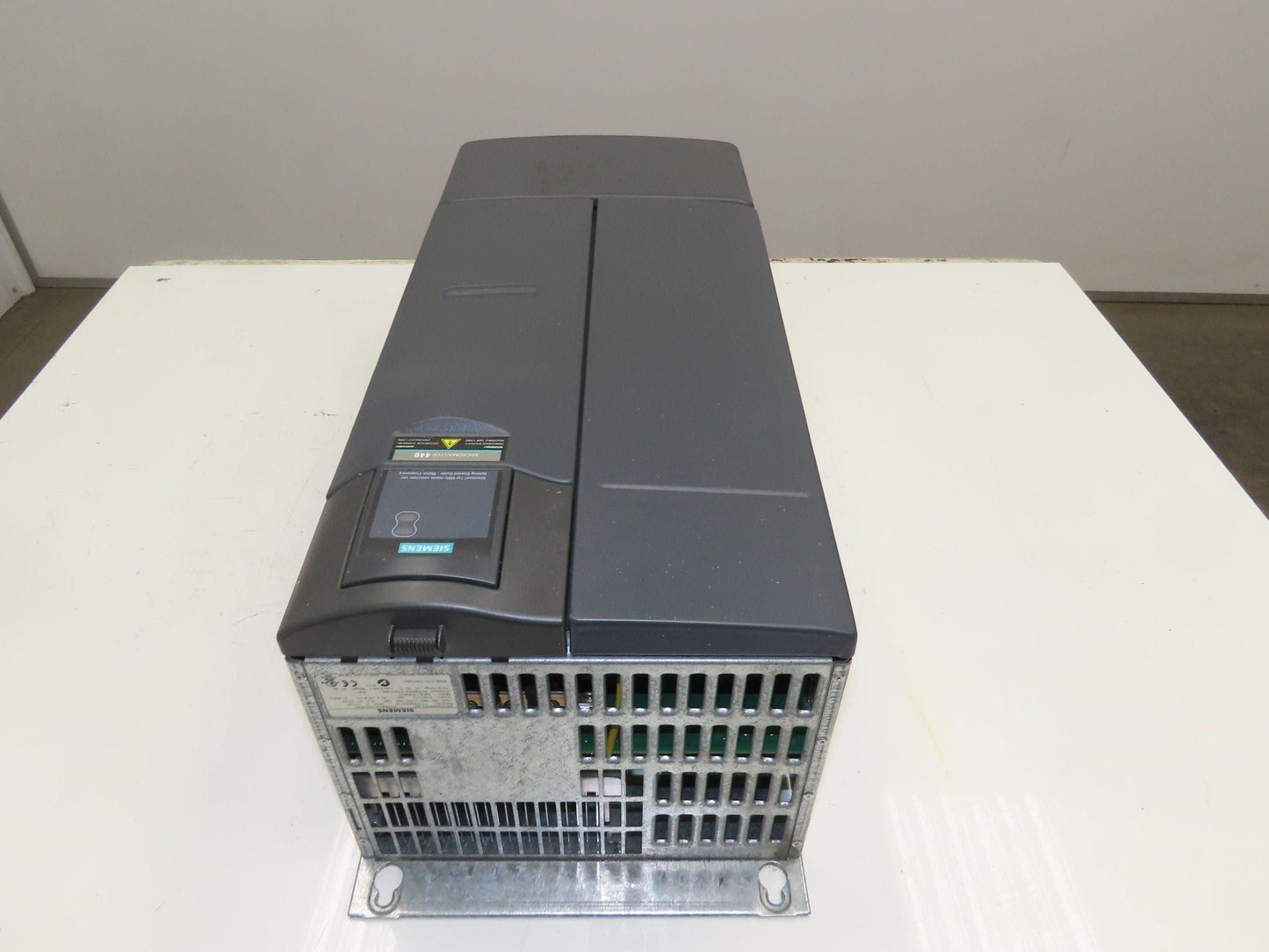 Siemens 6SE6440-2UD33-0EA1 MicroMaster 440 VFD AC Drive 460V 40Hp 30kw
